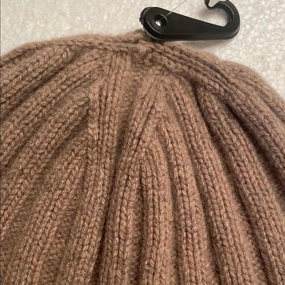 NWT Unisex Tan Ribbed Knit cashmere Beanie made in Italy - Picture 8 of 10